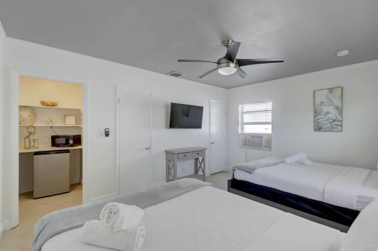 2740 NE 30th Place, Fort Lauderdale, FL 33306 Photo