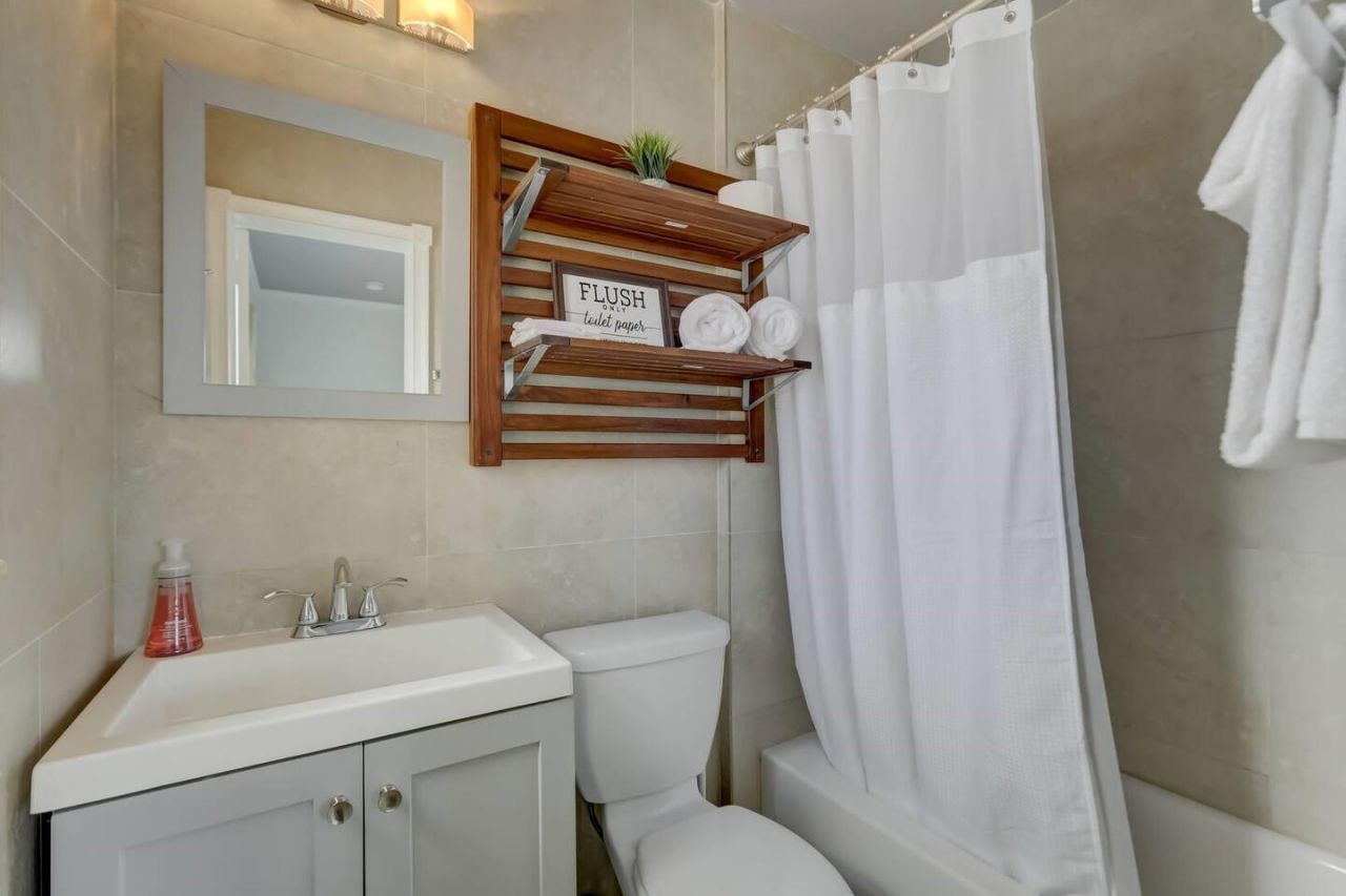 2740 NE 30th Place, Fort Lauderdale, FL 33306 Photo