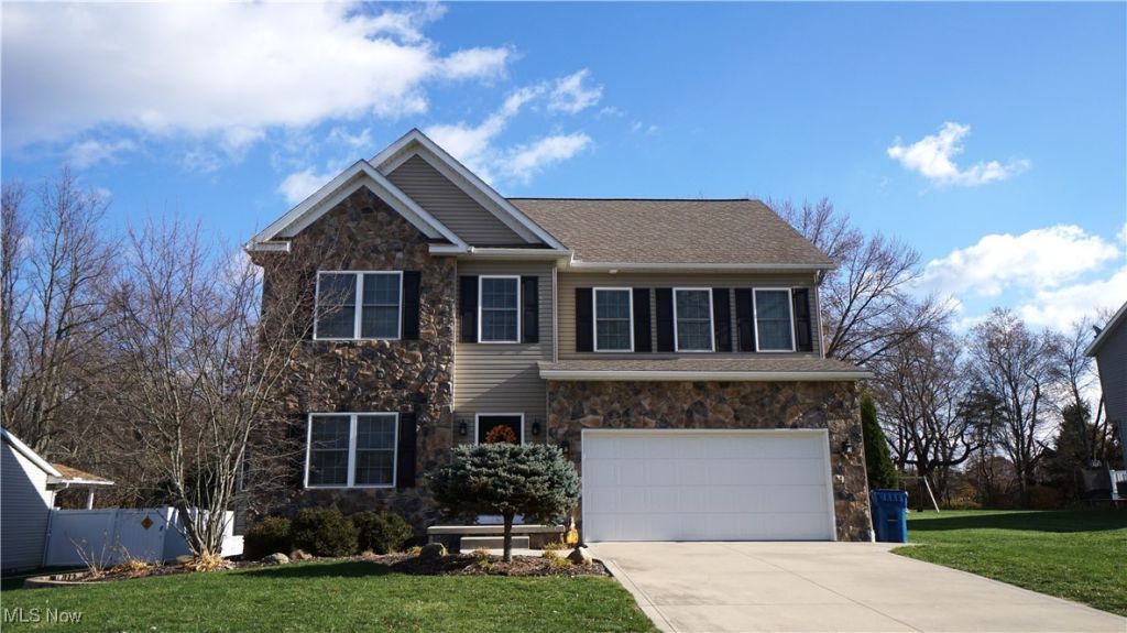 1405 Hidden Lake Boulevard, Akron, OH 44312 Main Photo