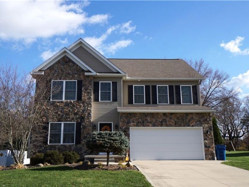 1405 Hidden Lake Boulevard, Akron, OH 44312 Photo 1