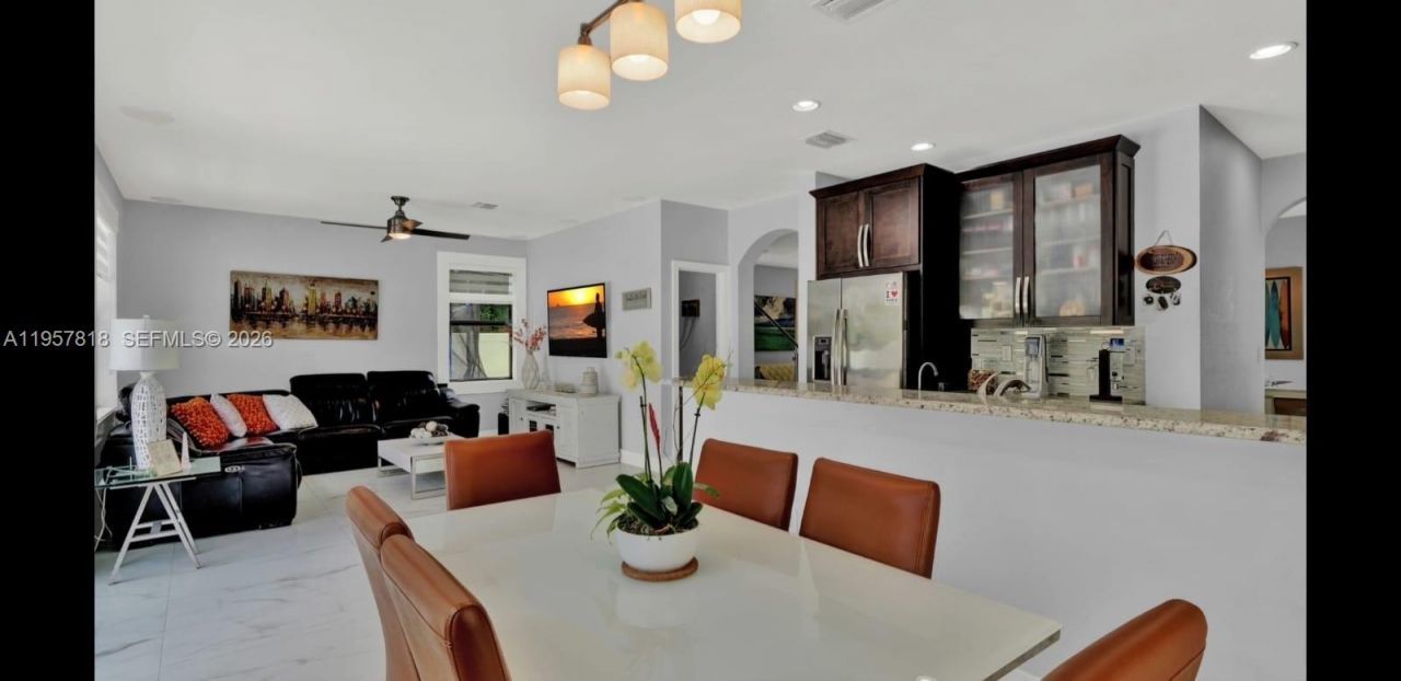 8521 W 33rd Ave, Unit 8521, Hialeah, FL 33018 Photo