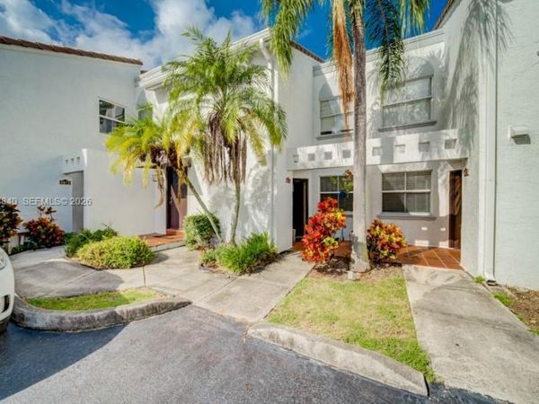 4876 NW 97th Ct, Unit 352, Doral, FL 33178