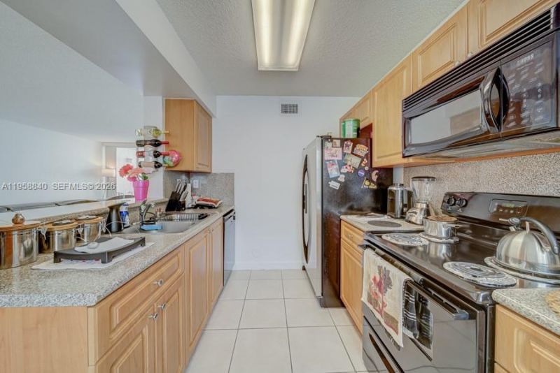 4876 NW 97th Ct, Unit 352, Doral, FL 33178 Photo