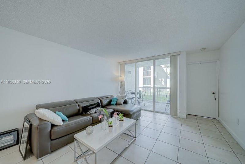 4876 NW 97th Ct, Unit 352, Doral, FL 33178 Photo