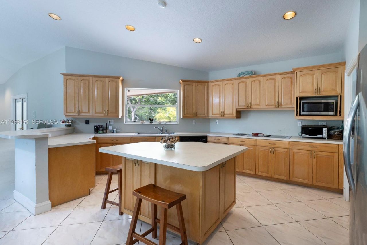 7821 SW 129th Ter, Pinecrest, FL 33156 Photo