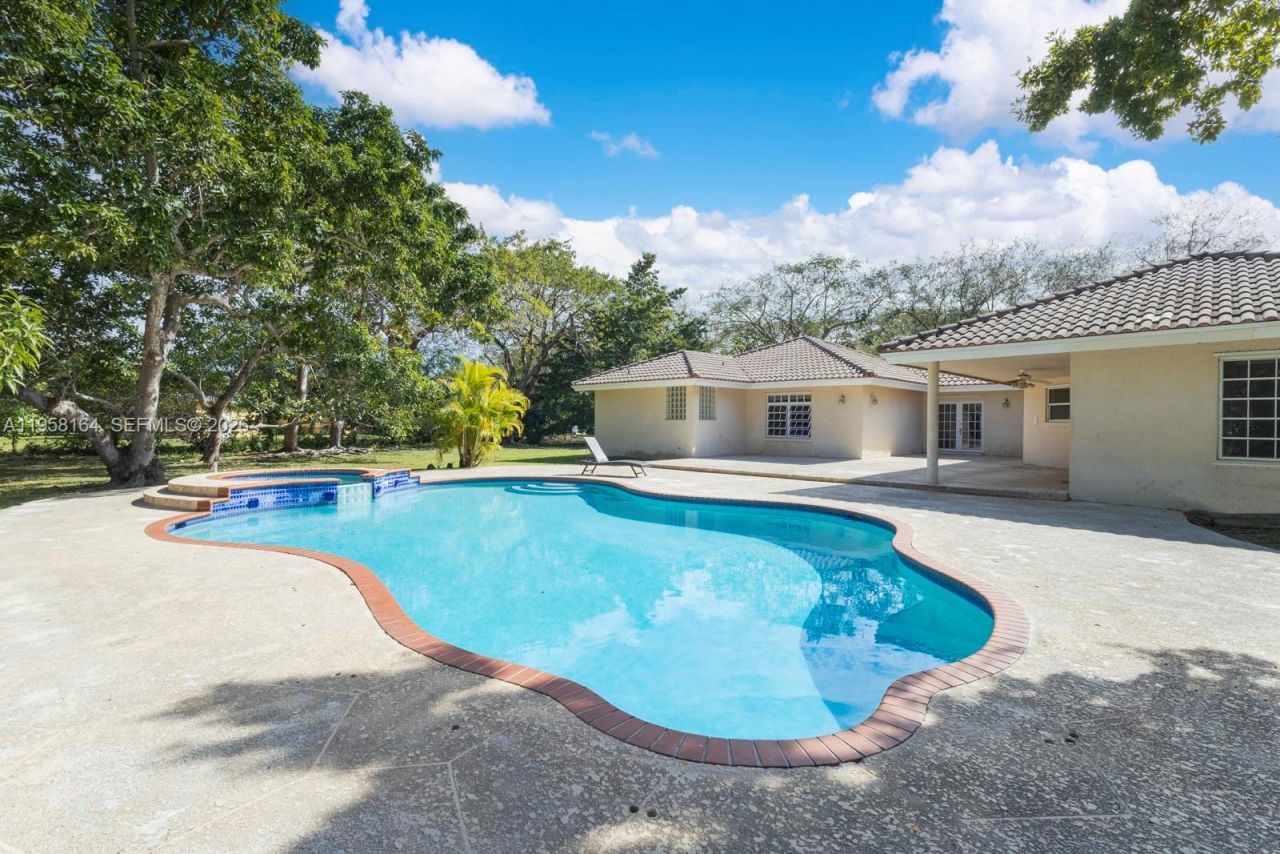 7821 SW 129th Ter, Pinecrest, FL 33156 Photo