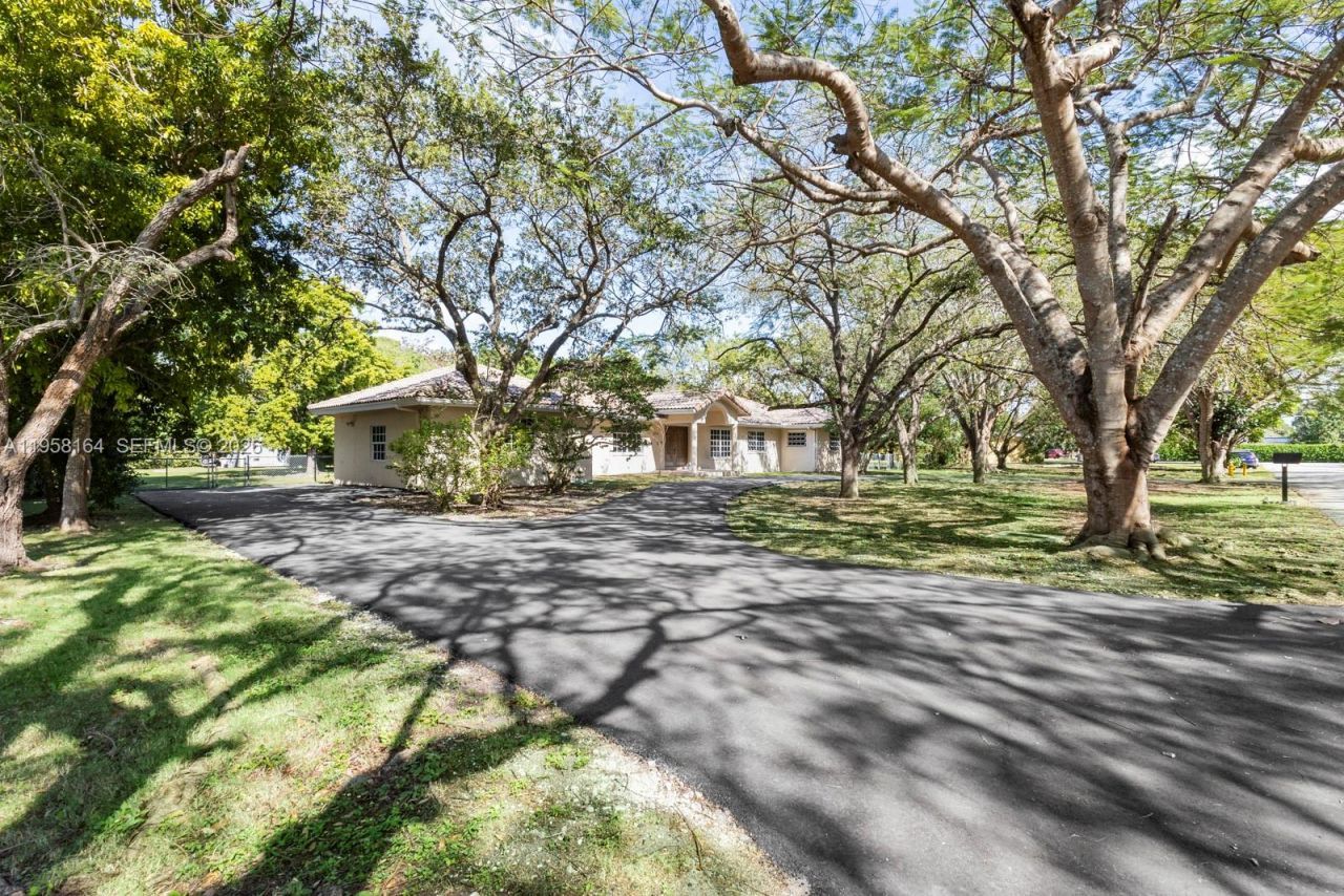 7821 SW 129th Ter, Pinecrest, FL 33156 Photo