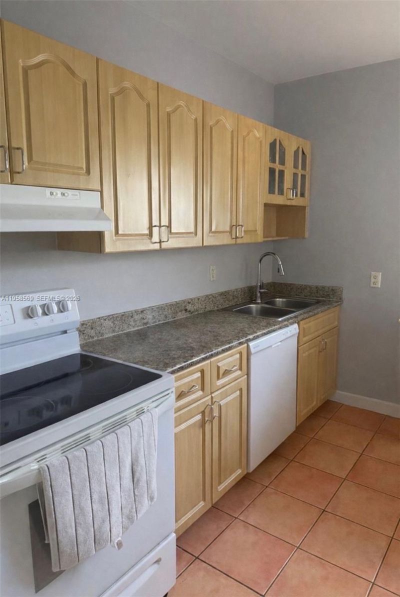 9260 Bay Harbor Ter, Unit 23, Bay Harbor Islands, FL 33154 Photo