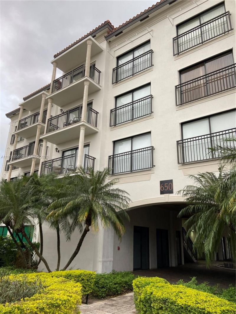 650 Palm Ave, Unit 4-A8, Hialeah, FL 33010 Photo