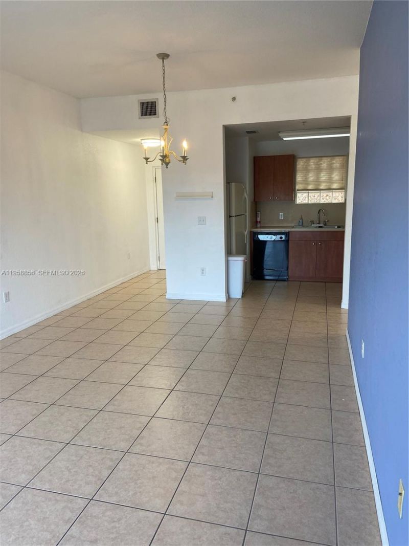 650 Palm Ave, Unit 4-A8, Hialeah, FL 33010 Photo