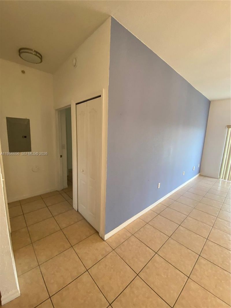 650 Palm Ave, Unit 4-A8, Hialeah, FL 33010 Photo
