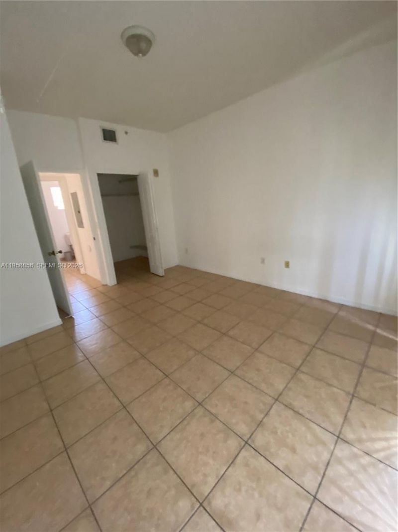 650 Palm Ave, Unit 4-A8, Hialeah, FL 33010 Photo