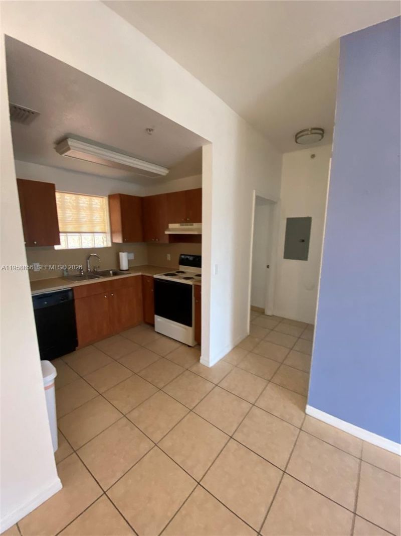 650 Palm Ave, Unit 4-A8, Hialeah, FL 33010 Photo
