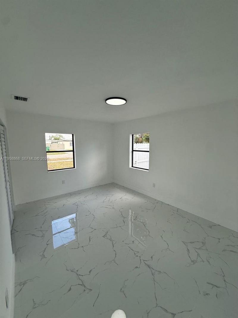 2860 NW 164th Ter, Miami Gardens, FL 33054 Photo