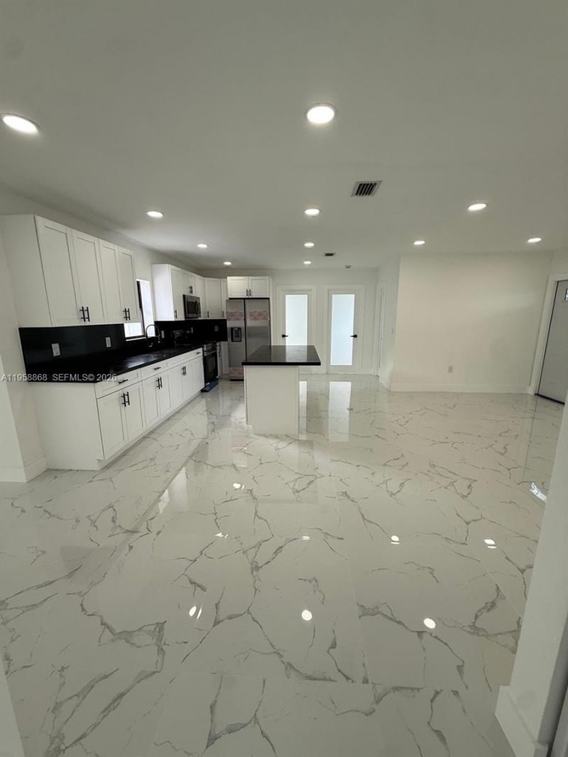 2860 NW 164th Ter, Miami Gardens, FL 33054 Photo