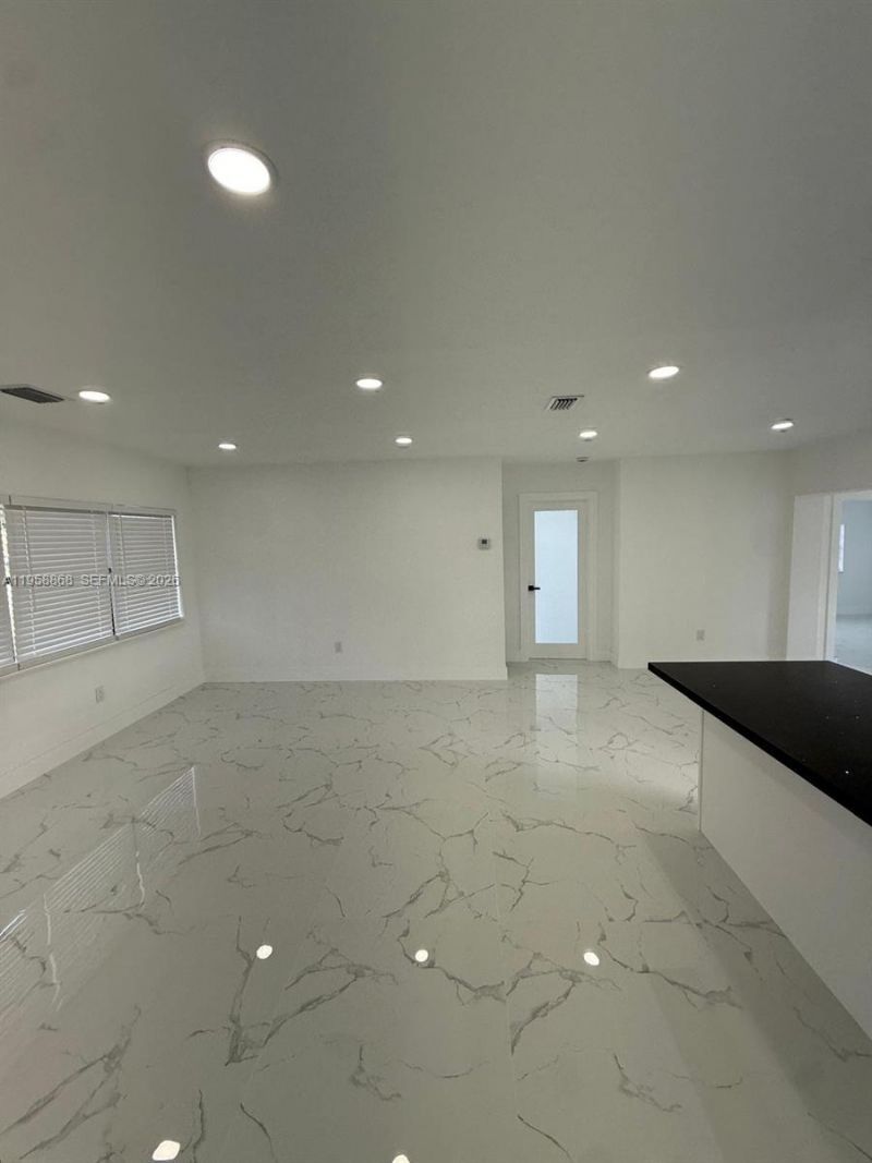 2860 NW 164th Ter, Miami Gardens, FL 33054 Photo