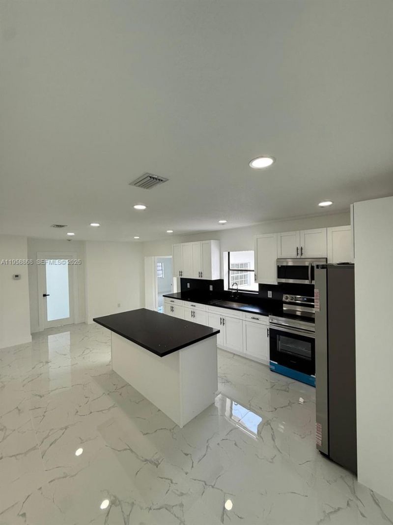 2860 NW 164th Ter, Miami Gardens, FL 33054 Photo