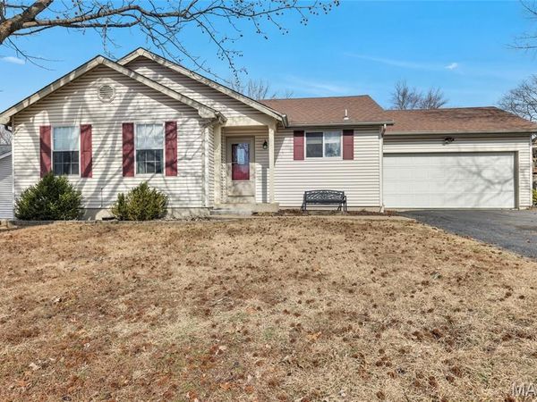 1108 Mendoza Drive, St Peters, MO 63376