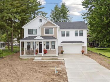 5264 Cooley Lake Road, Waterford Twp, MI 48327