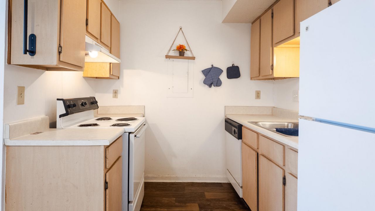 2494 Etiwan Avenue Photo 8