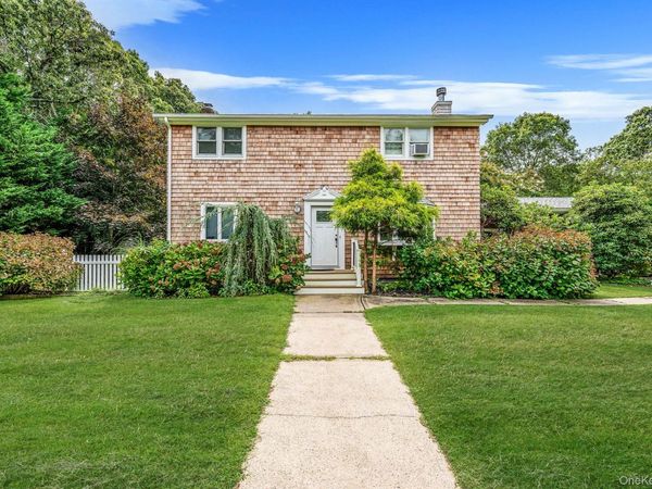 19 Pine Tree Lane, East Quogue, NY 11942