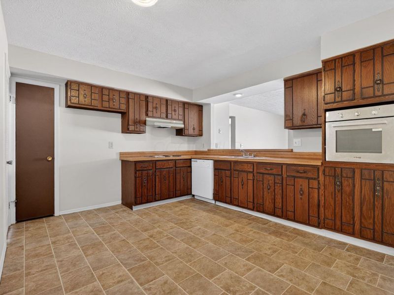 612 E Schrock Road, Westerville, OH 43081 Photo 17