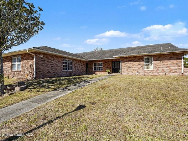 4950 Country Place, Grant, FL 32949