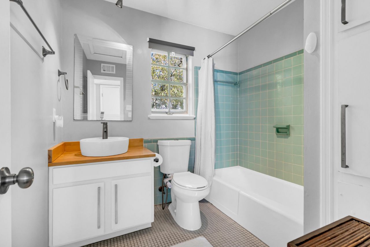 650 Cornell Street Photo 17