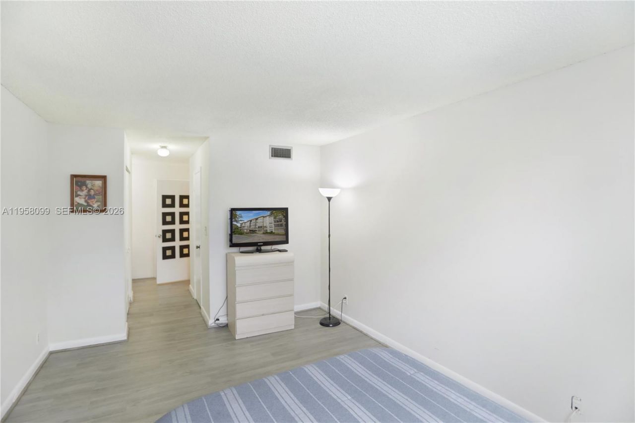 6600 Cypress Rd, Unit 105, Plantation, FL 33317 Photo
