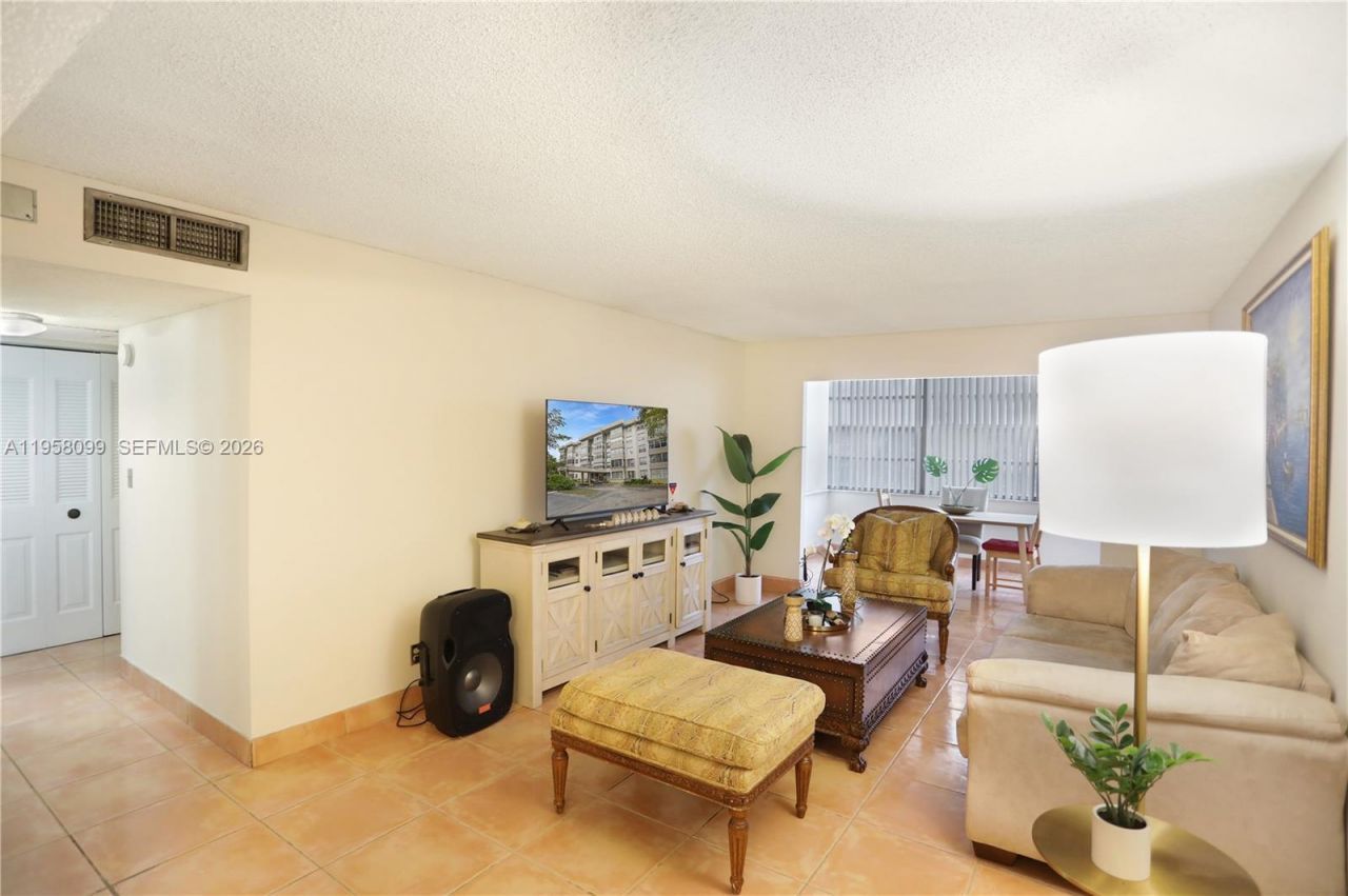 6600 Cypress Rd , Unit 105, Plantation, FL 33317 Photo