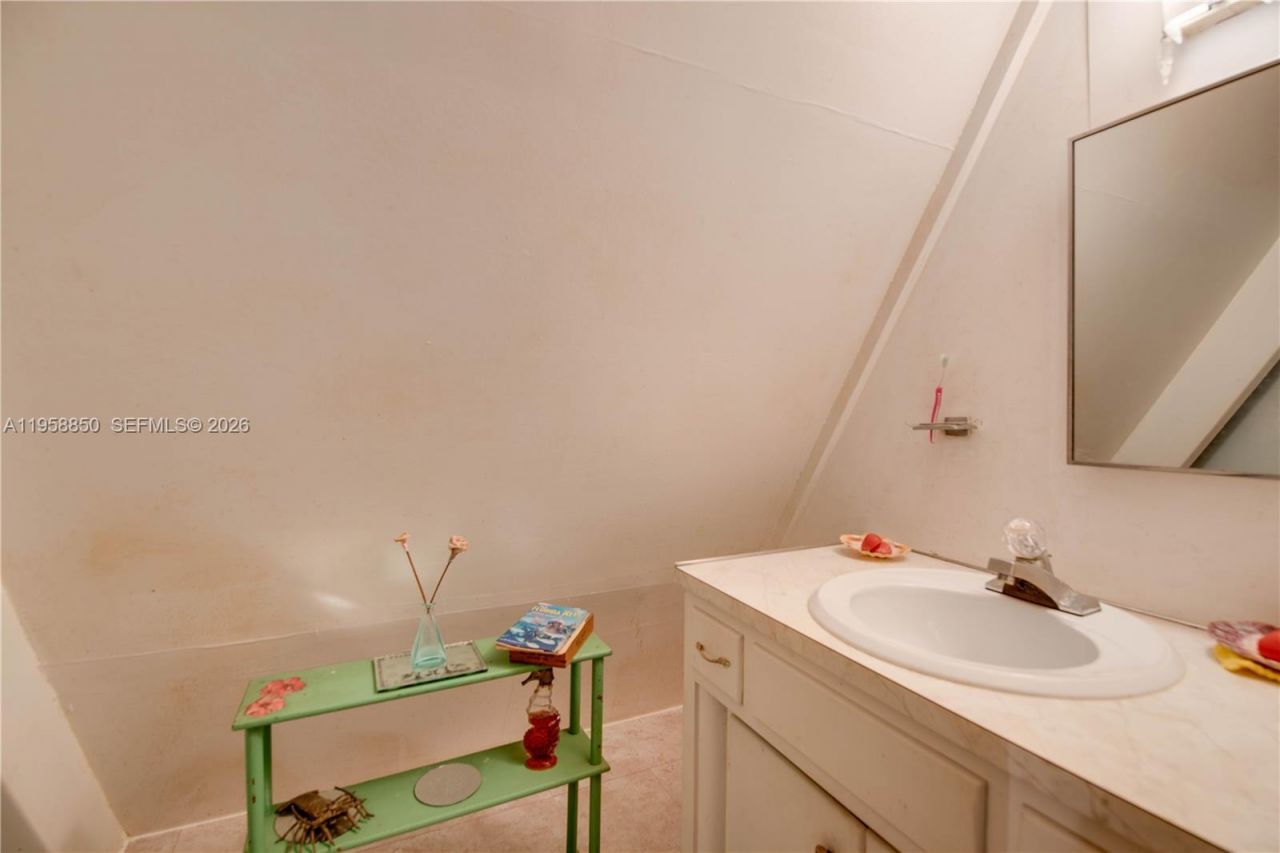 31033 Hibiscus Dr, Big Pine Key, FL 33043 Photo