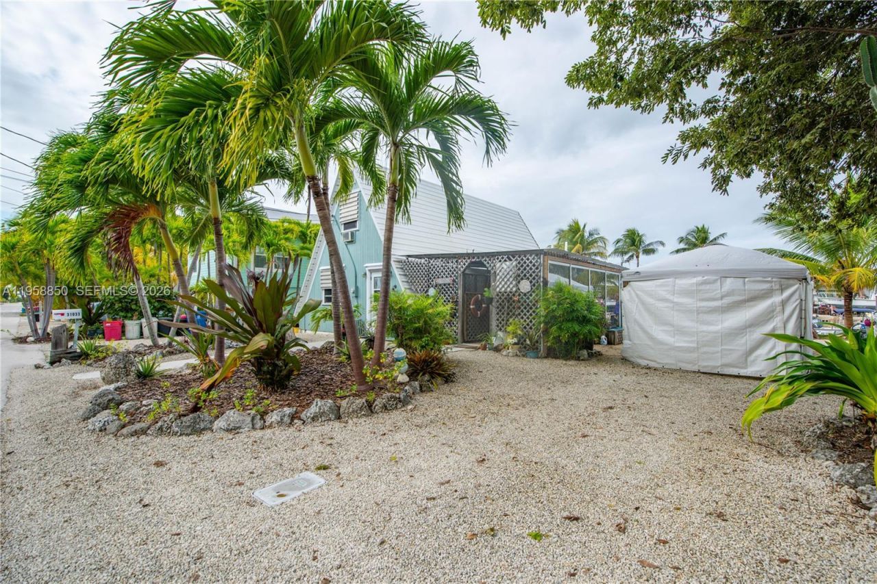 31033 Hibiscus Dr, Big Pine Key, FL 33043 Photo