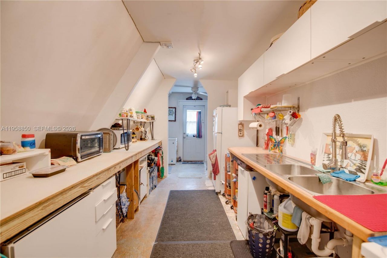 31033 Hibiscus Dr, Big Pine Key, FL 33043 Photo