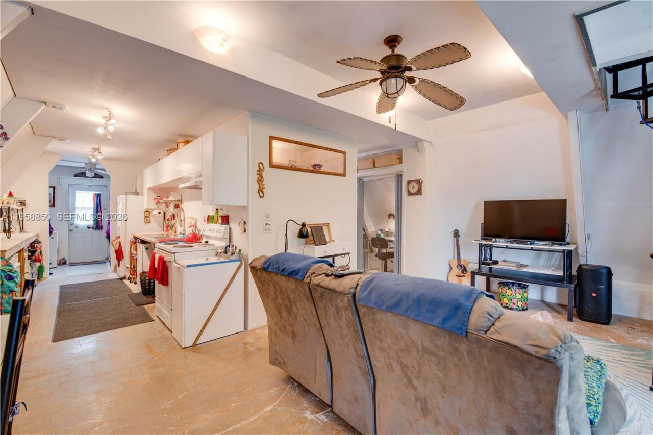 31033 Hibiscus Dr, Big Pine Key, FL 33043 Photo