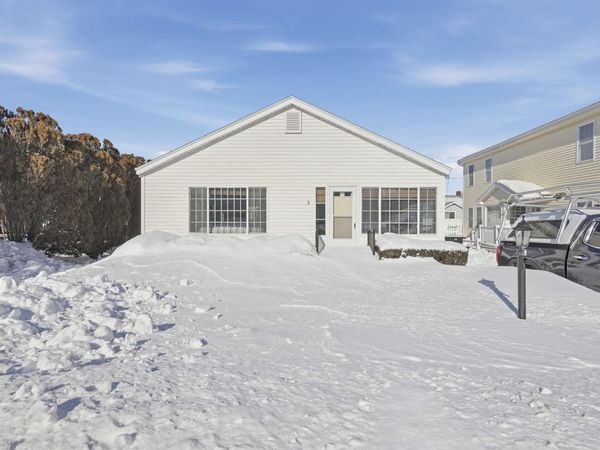 3 Tyngsboro Street, Seabrook, NH 03874