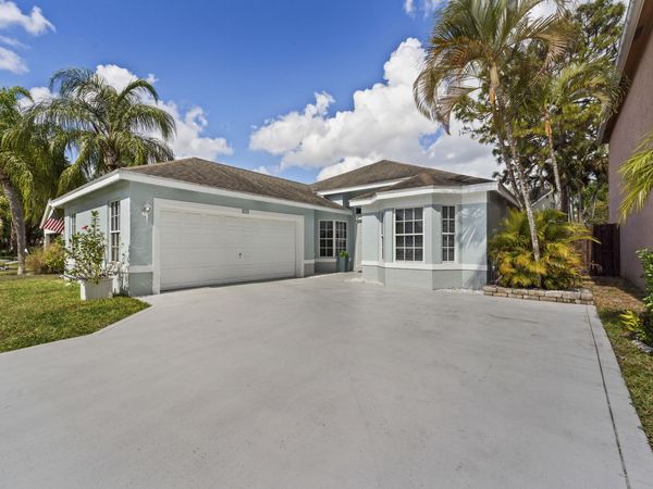 103 Saratoga Boulevard E, Royal Palm Beach, FL 33411