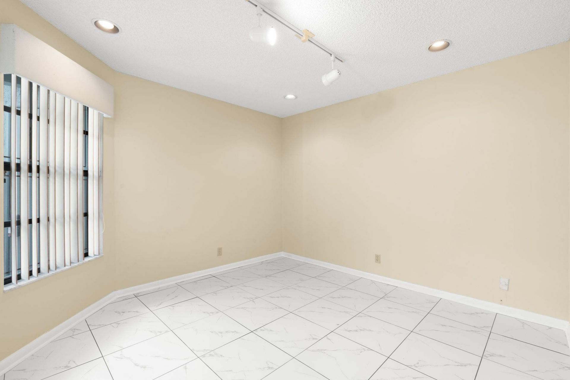 8371 Waterford Circle, Unit 8371, Tamarac, FL 33321 Photo