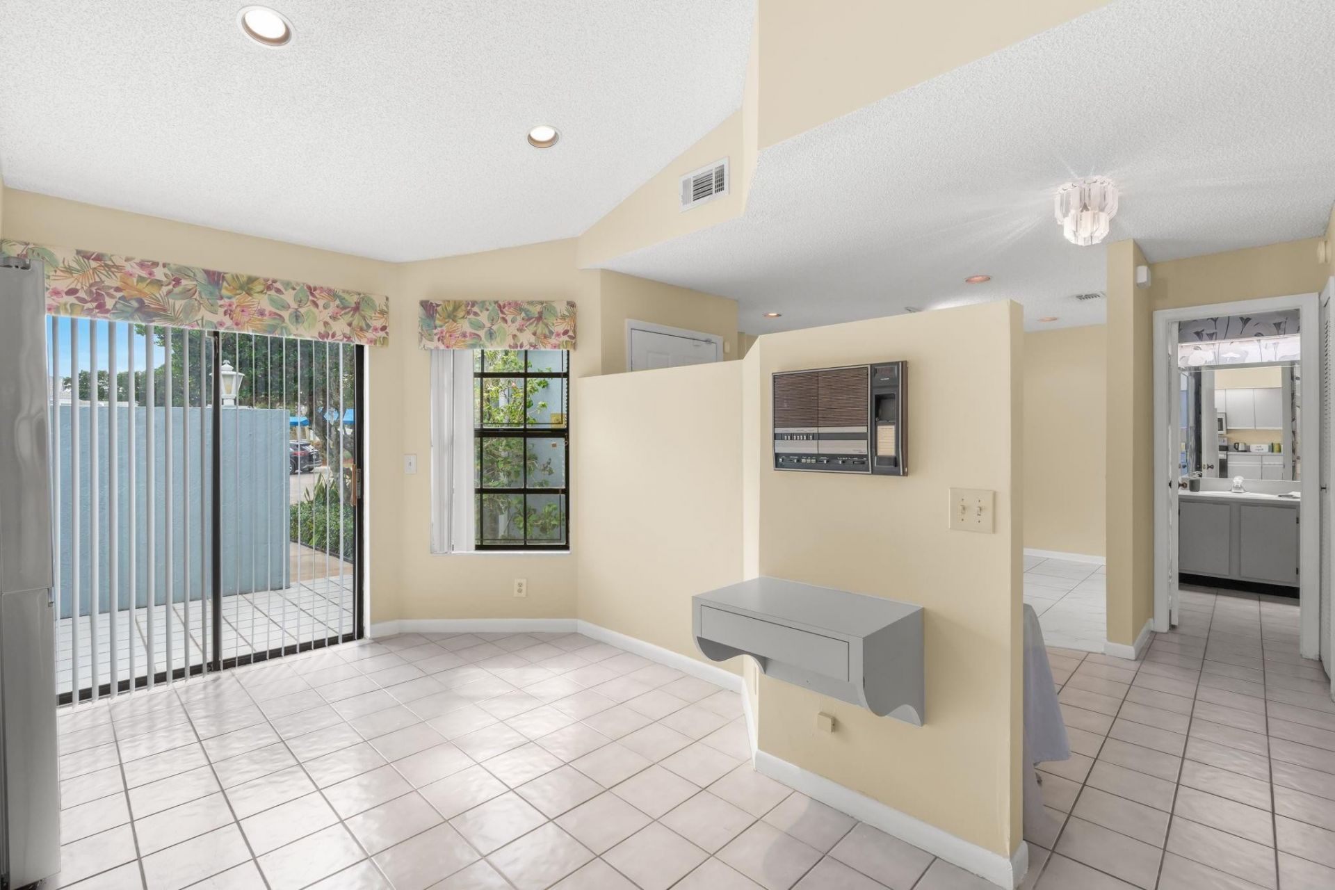 8371 Waterford Circle, Unit 8371, Tamarac, FL 33321 Photo