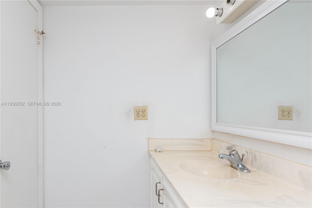 2780 NE 183rd St, Unit 1606, Aventura, FL 33160 Photo