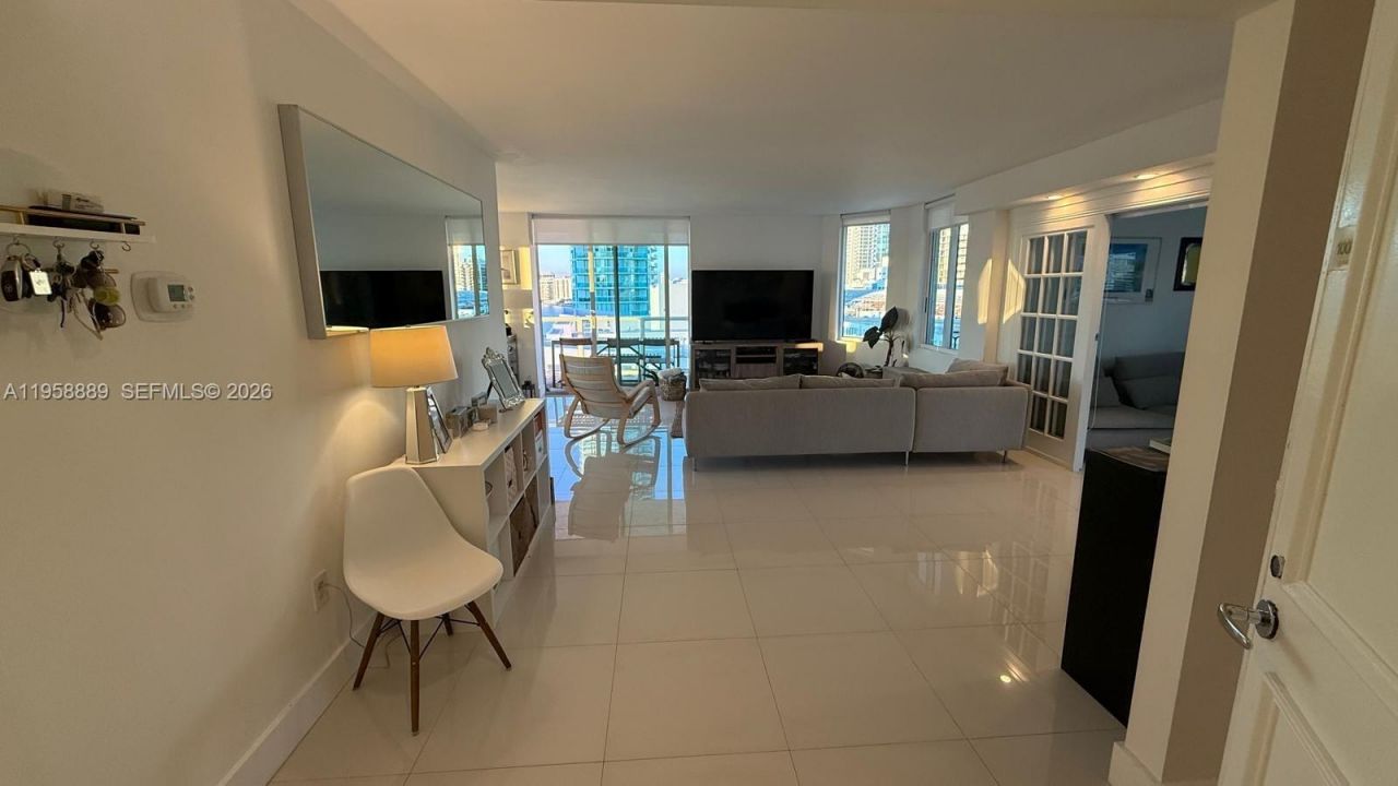 5900 Collins Av, Unit 1008, Miami Beach, FL 33140 Photo