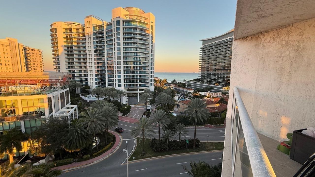 5900 Collins Av, Unit 1008, Miami Beach, FL 33140 Photo