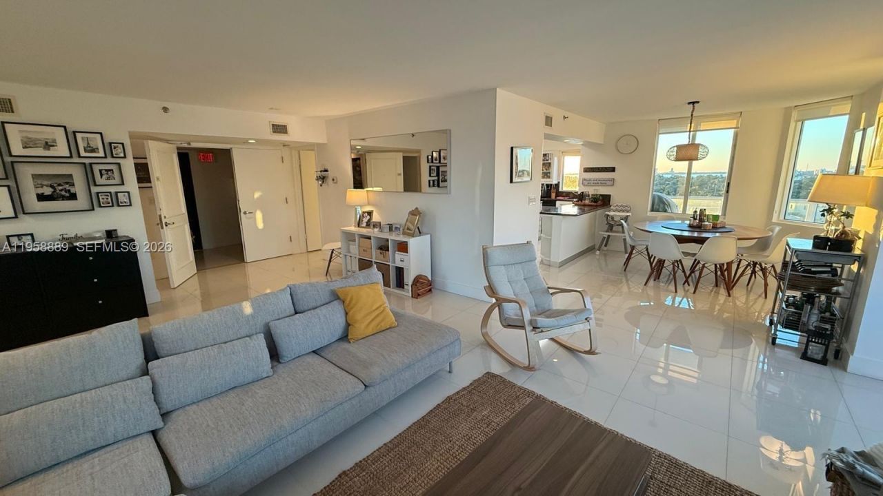 5900 Collins Av, Unit 1008, Miami Beach, FL 33140 Photo