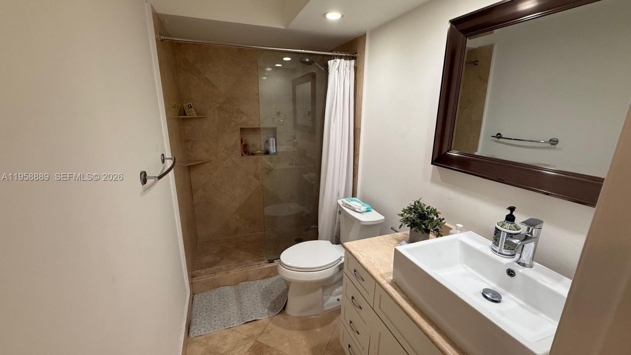 5900 Collins Av, Unit 1008, Miami Beach, FL 33140 Photo