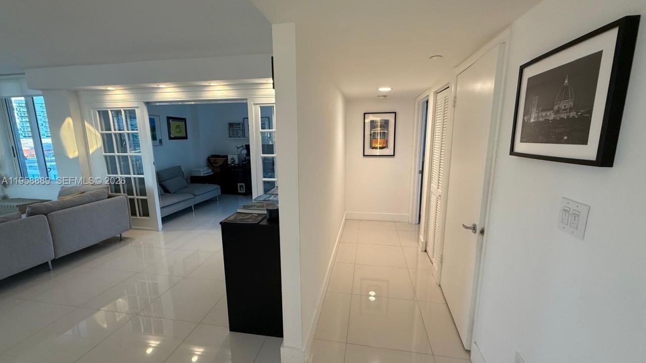 5900 Collins Av, Unit 1008, Miami Beach, FL 33140 Photo
