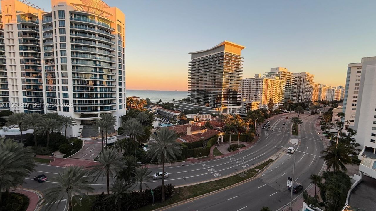 5900 Collins Av, Unit 1008, Miami Beach, FL 33140 Photo