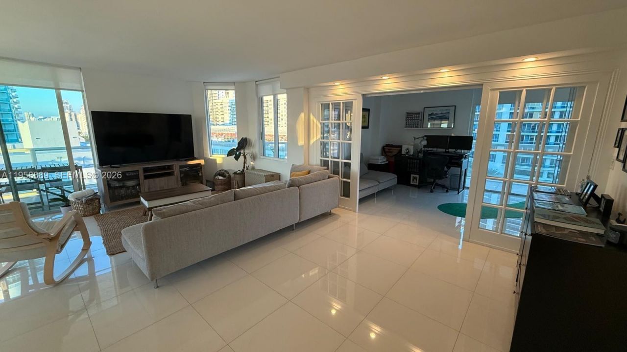 5900 Collins Av, Unit 1008, Miami Beach, FL 33140 Photo