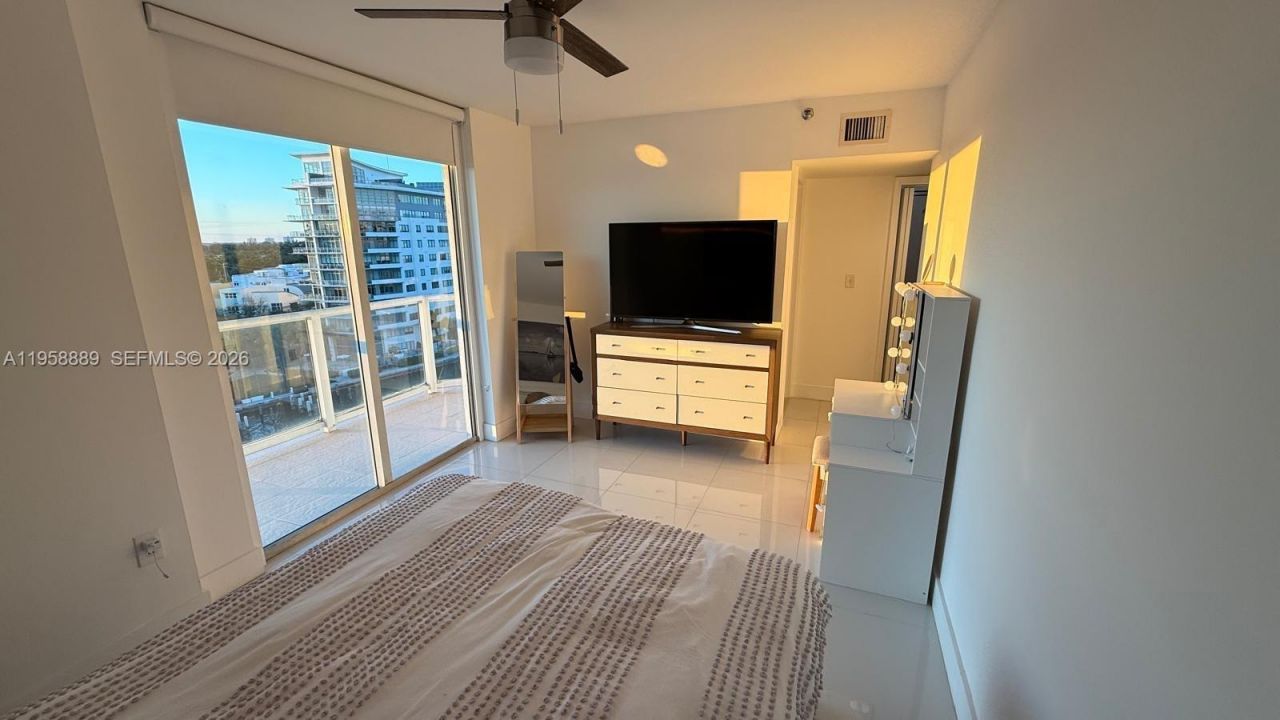 5900 Collins Av, Unit 1008, Miami Beach, FL 33140 Photo