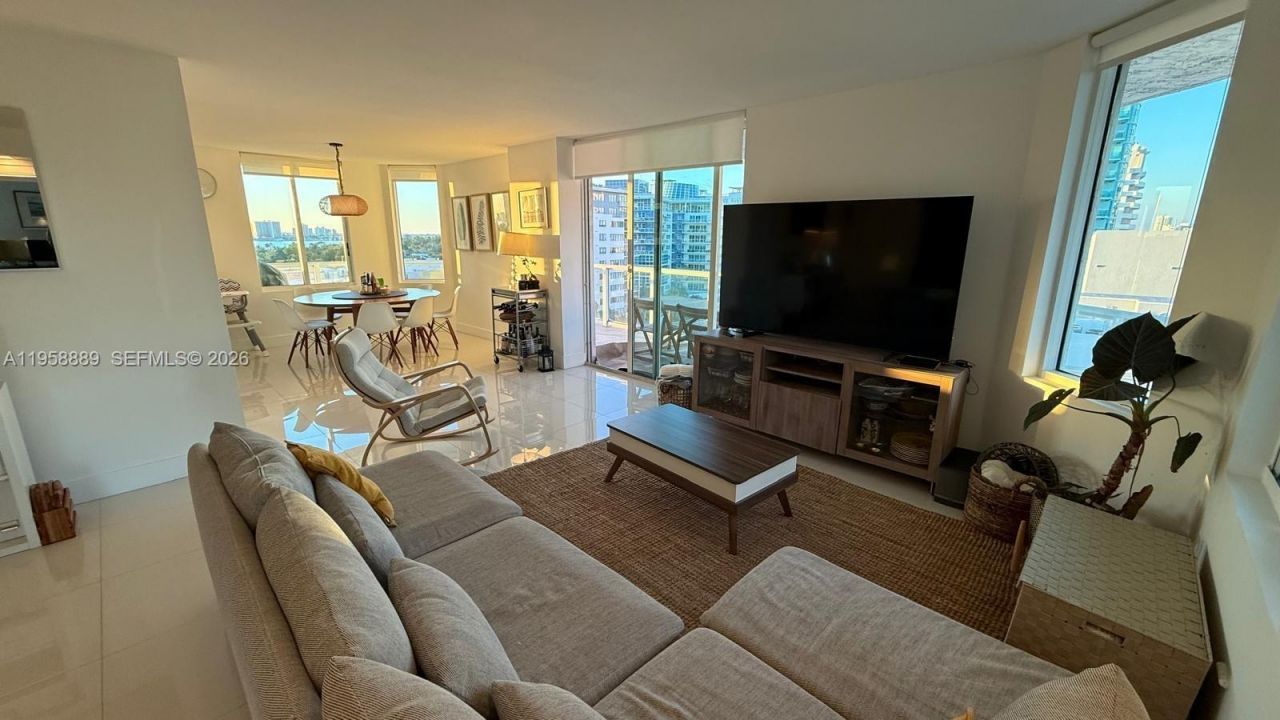 5900 Collins Av, Unit 1008, Miami Beach, FL 33140 Photo