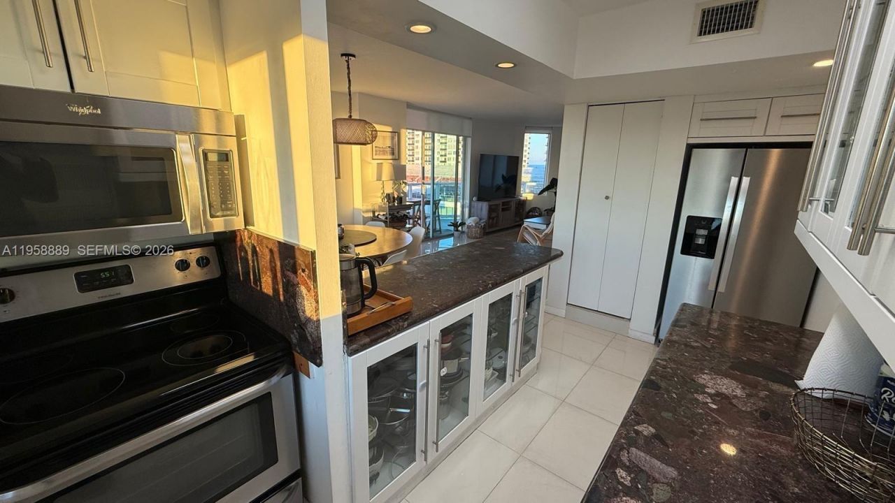 5900 Collins Av, Unit 1008, Miami Beach, FL 33140 Photo