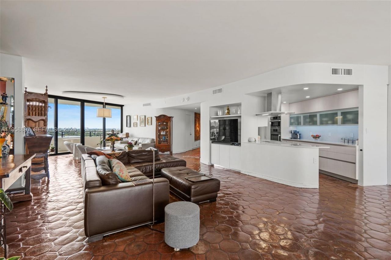 720 NE 69th St, Unit 11S, Miami, FL 33138 Photo